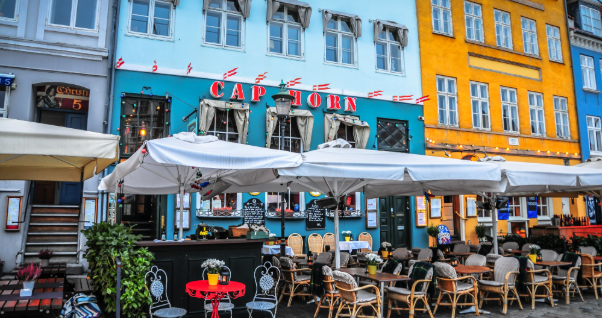 Nyhavn 17 Copenhague, brasserie accessible sur le canal